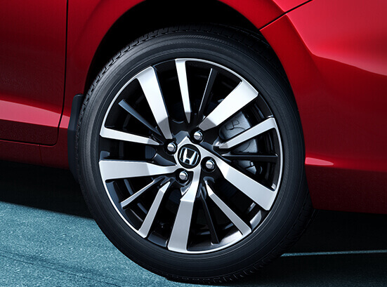 New Honda City e:HEV Exterior -  New Dual Tone Black Painted Diamond Cut R16 Alloy Wheel