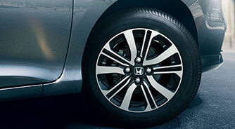 Honda City Exterior - R15 Diamond Cut Alloy Wheels