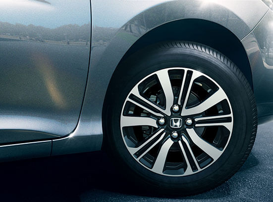 Honda City Exterior - R15 Diamond Cut Alloy Wheels